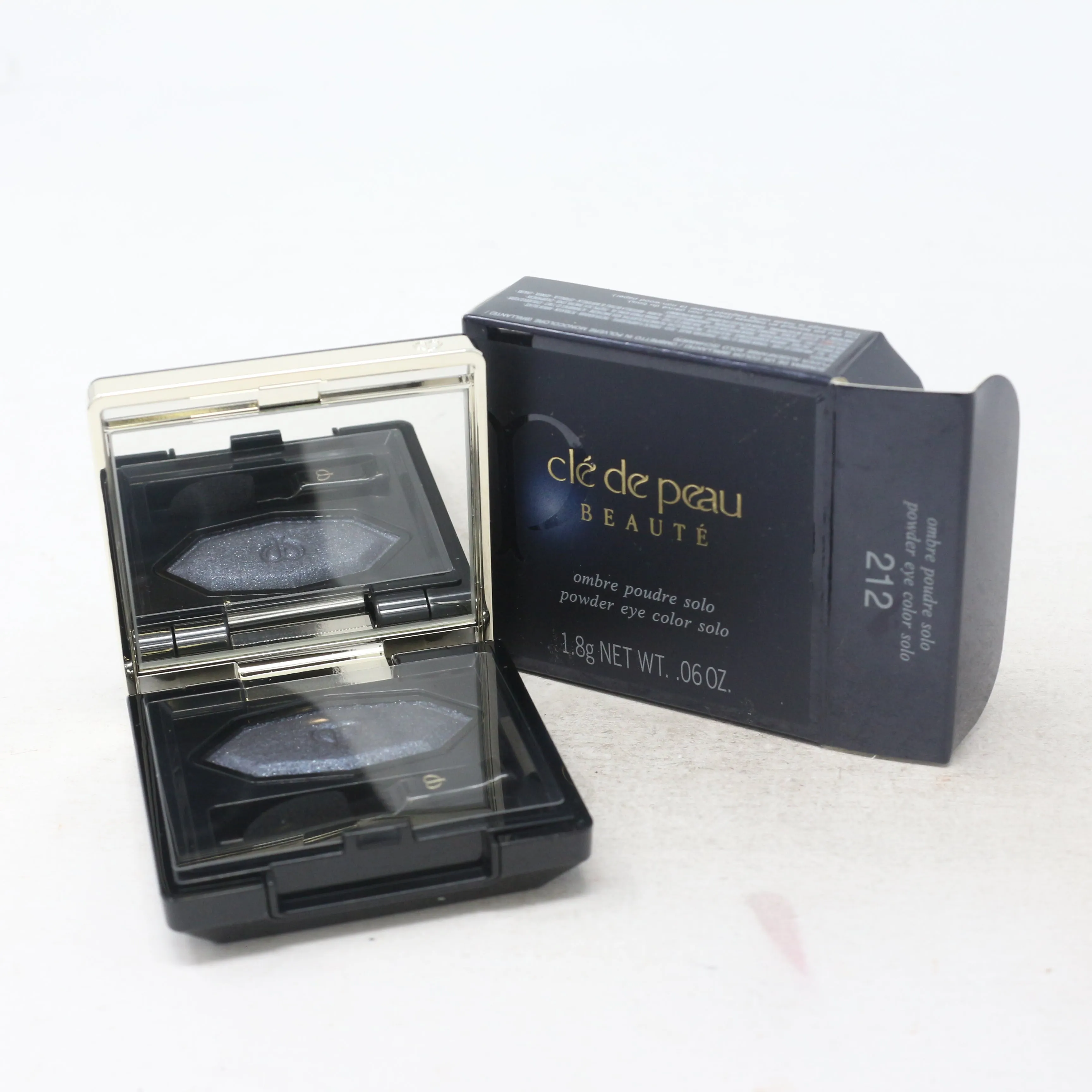 Cle De Peau Beaute Powder Eye Color Solo  0.06oz/1.8g New With Box