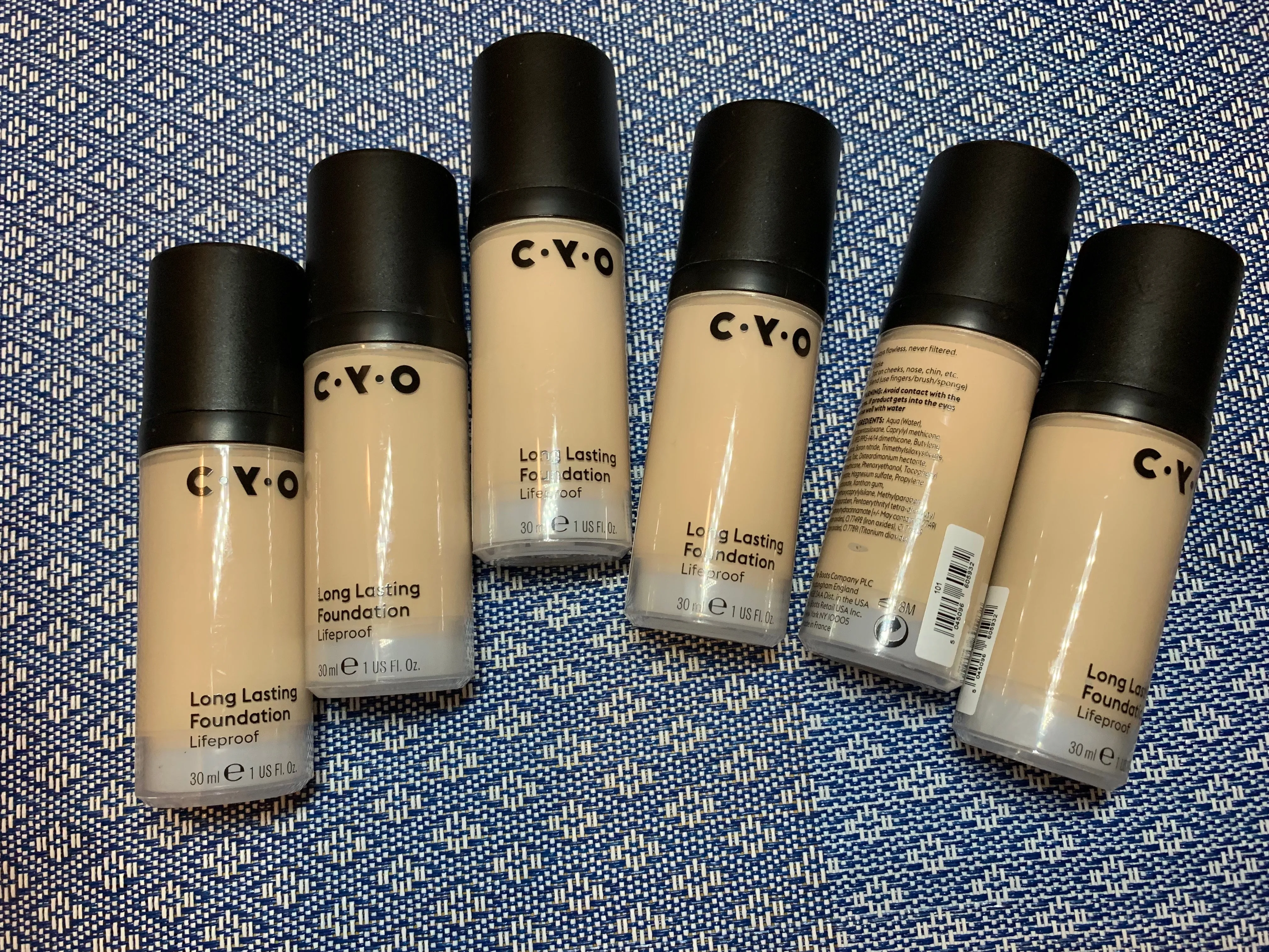 Cyo lifeproof long lasting foundation 粉底