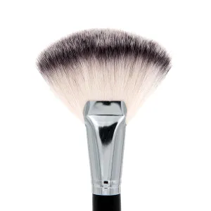 Deluxe Fan Brush  SS023