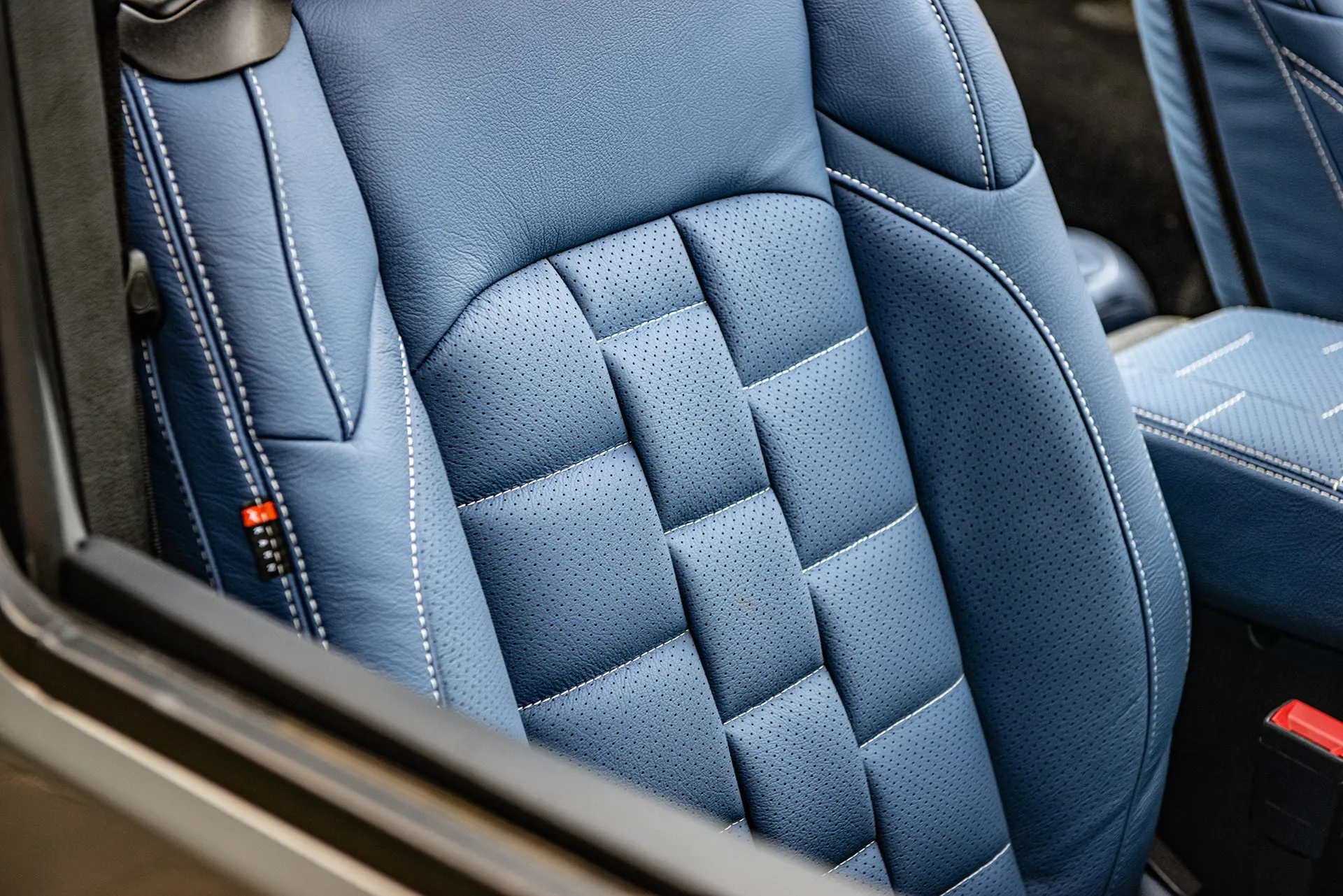 Jeep Wrangler JL 2 Door Leather Interior - Blue Edition