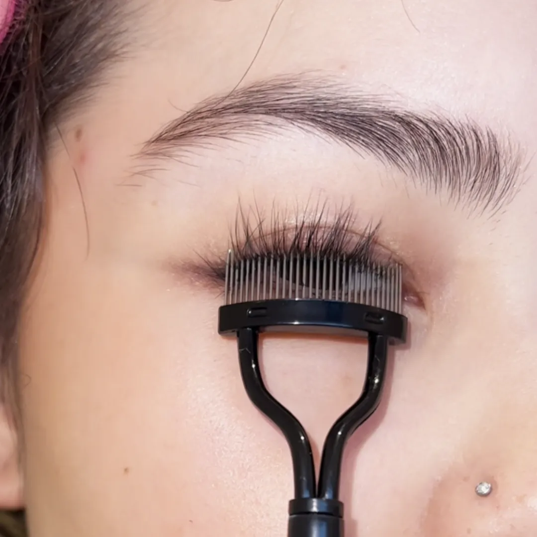 LASH COMB