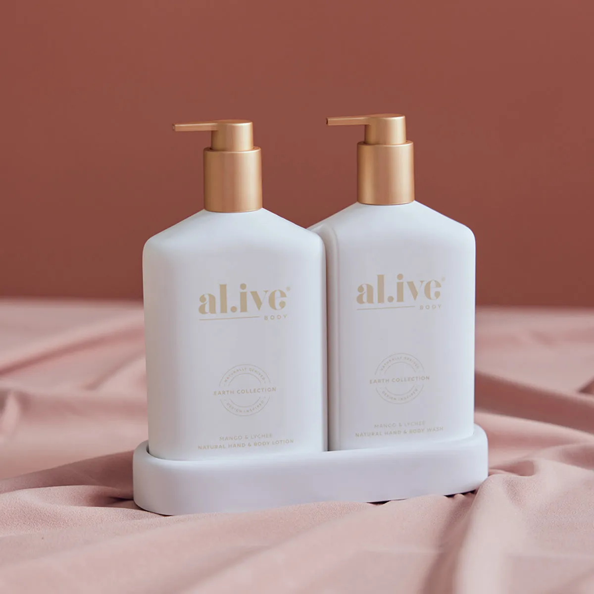 LIMITED EDITION CHRISTMAS DUO W/ GOLD PUMP - MANGO & LYCHEE
