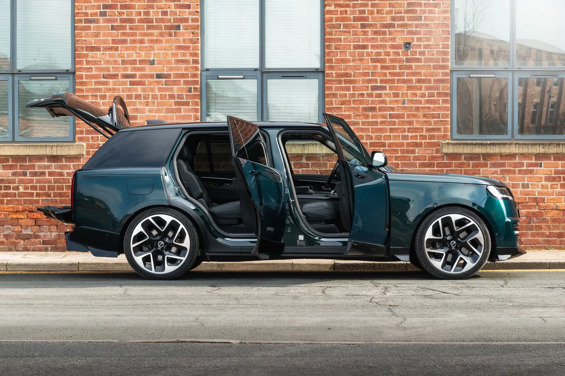 Range Rover LWB Edition By Racing Green Automotive
