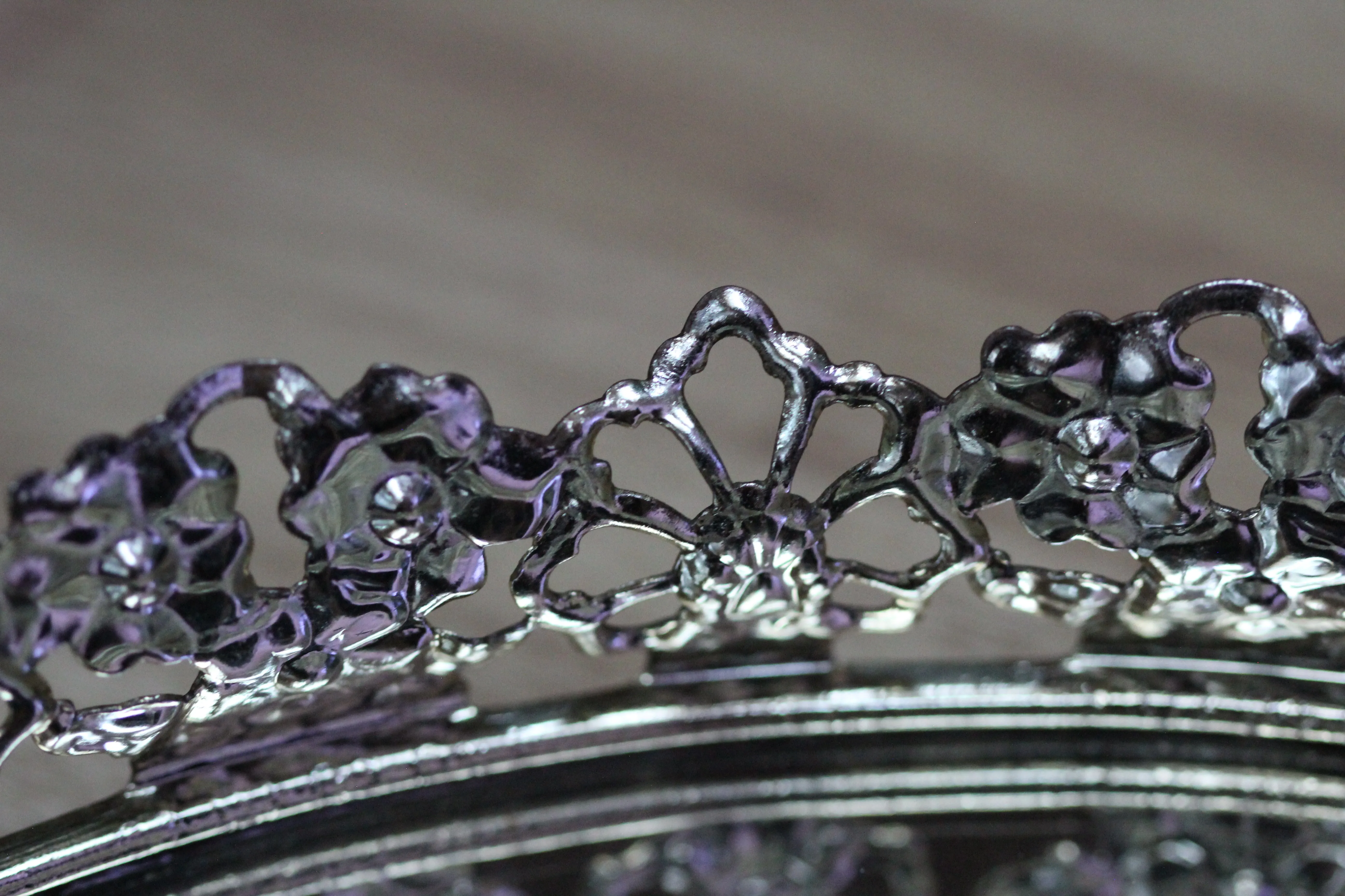 Rounded Lace Antique Mirror Tray #117